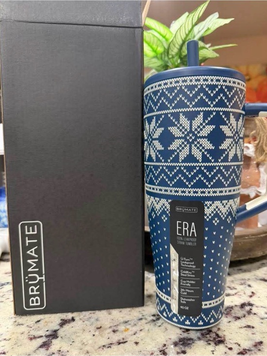BRUMATE Other - BrüMate ERA Alpine Knit Tumbler - Navy & White